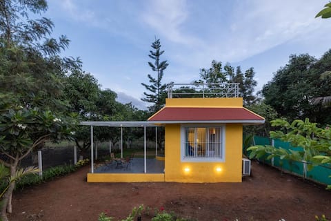 Root Farms Pvt Cottage River view Terrace & Garden