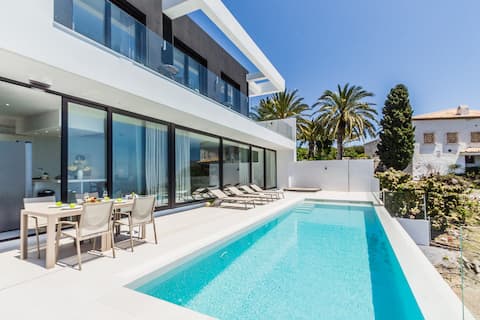 Villa Nobra with private heated pool and jacuzzi