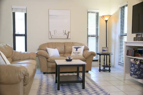 Comfortable living house near beach, yard, 2 king