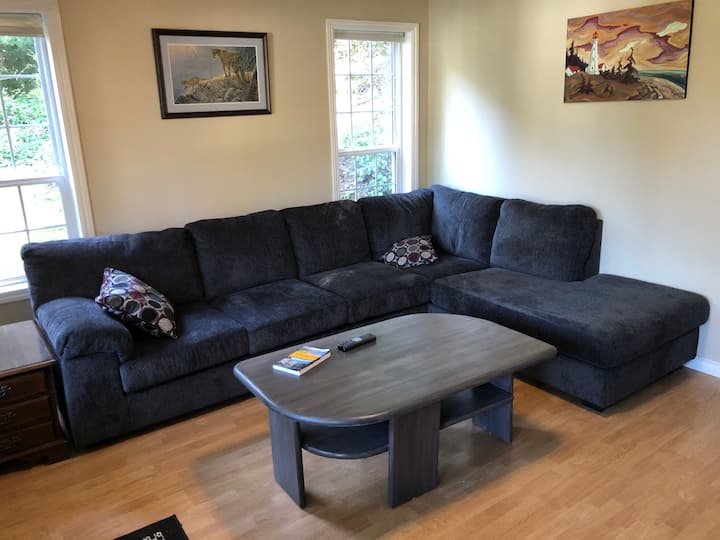 Arbutus Grove Getaway - Parksville