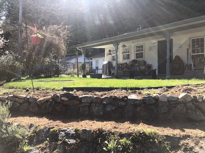 Arbutus Grove Getaway Guest suites for Rent in Lantzville, British Columbia, Canada Airbnb