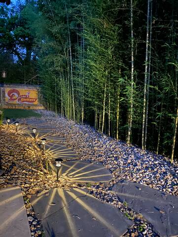 The Hayloft: Mid-Century Barn in Heart of Zilker gallery image 5