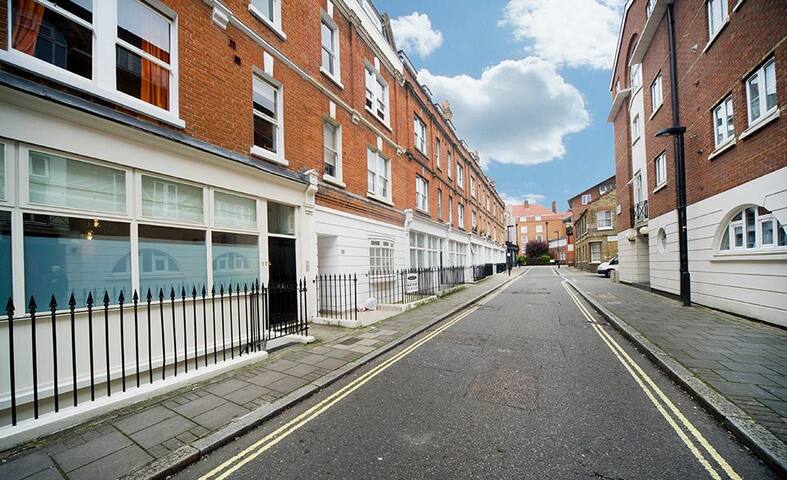 Stylish and Modern 2 Bed 2 Bath in Marylebone gallery image 2