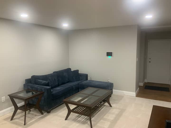 Lovely 1-bedroom Condo W/ 2 Parking Spots Near Dc - Six Flags America, Bowie