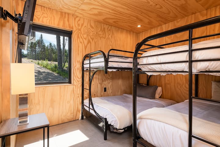 Druhá spálňa 2 súpravy poschodových postelí