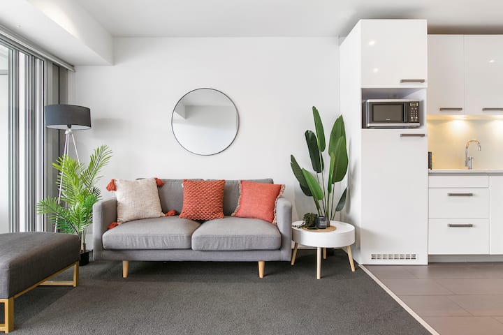 Amazing Location - Carpark, Pool, Gym, Restaurants - Auckland