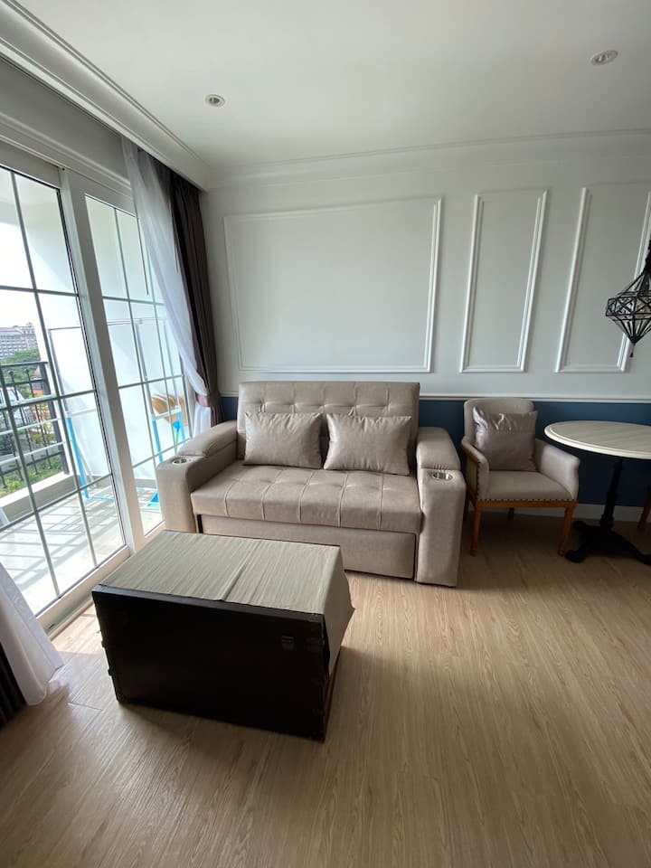 Разтегателен диван във всекидневната
Разтегателен диван във всекидневната
客厅沙发床