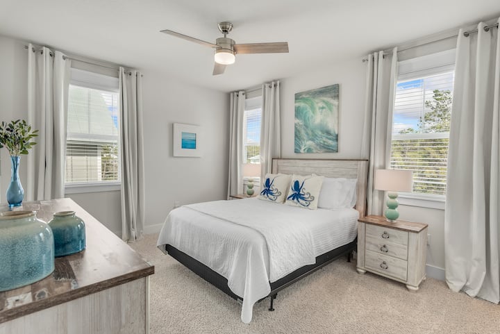 Slaapkamer met kingsize bed, eigen badkamer, tweede verdieping, smart-tv toegevoegd