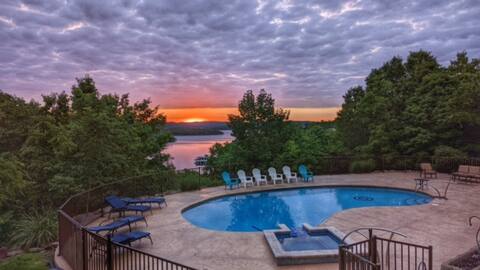Royal View on Tablerock near Branson Attractions