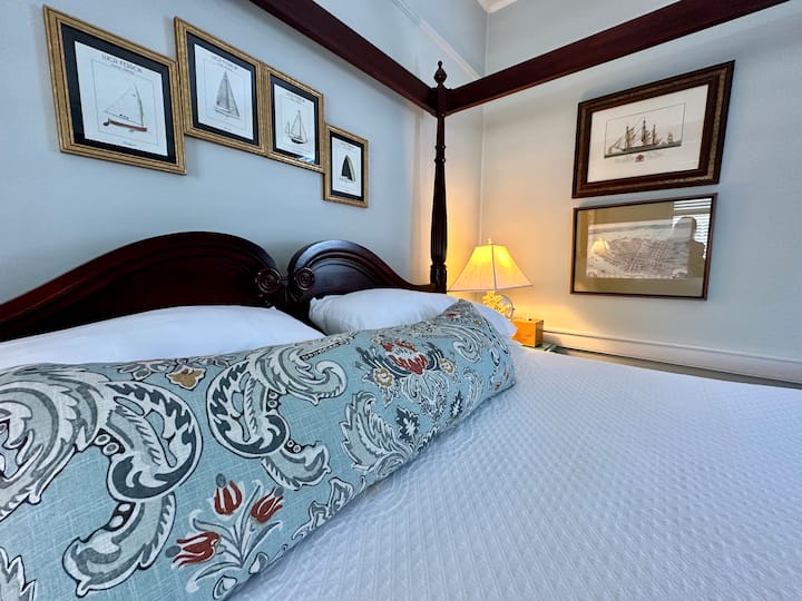 Coastal Room At Pinckney - Charleston, SC