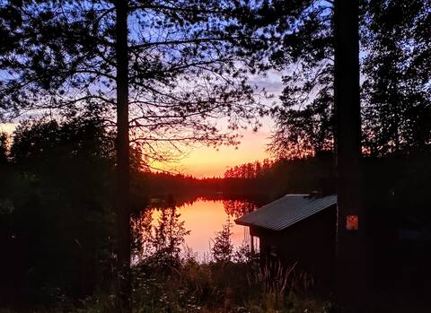 A cottage on the shore of a clean lake