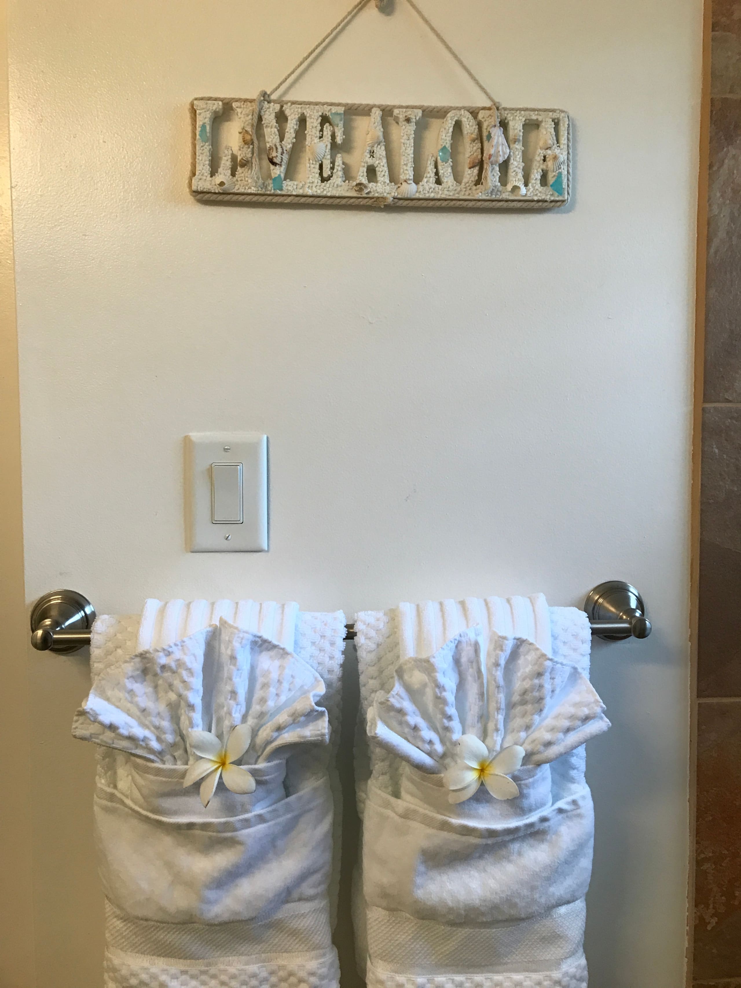 Condo in Kihei · ★4.97 · 1 bedroom · 2 beds · 1 shared bath - Image 29