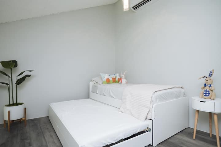 Super chambre d'enfants pour que les amis puissent être ensemble.