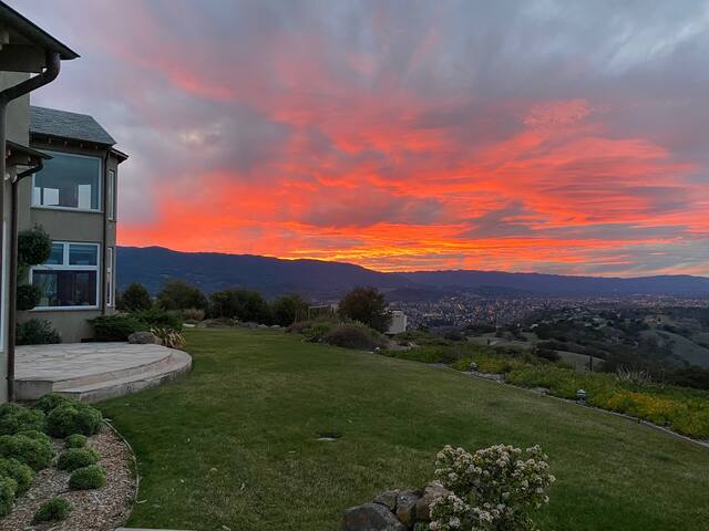 Amazing views, resort like – 6 bedrooms, 7.5 baths gallery image 3