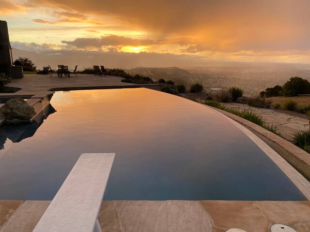 Amazing views, resort like – 6 bedrooms, 7.5 baths gallery image 4