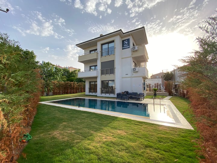 1 Bedroom Apartment/Pool/Central Location /3 Apartments for Rent in