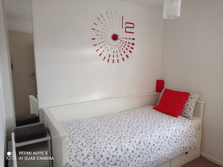 חדר שינה 3. מיטת יחיד