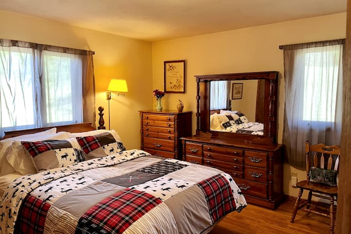 Master bedroom with a queen bed and luxurious linens and pillows.
