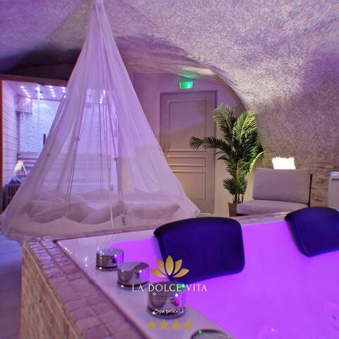 Premium suite with 4 * * ** private SPA