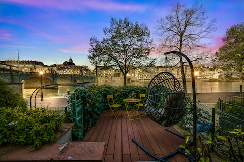 True Basel: City apartment | Riverside terrace
