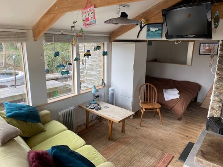 Garden Chalet - Perfect For 
Couple And 2 Children - Wadebridge