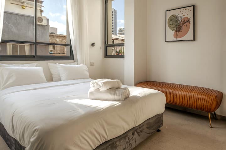 Მზით განათებული და მყუდრო სტუდია TLV ‑ ს შუაგულში