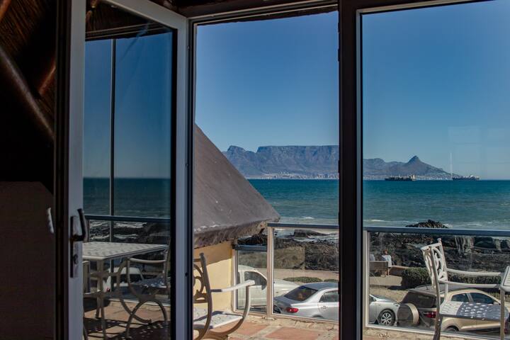 Beachfront Villa with Pool, 5-bedroom gallery image 5