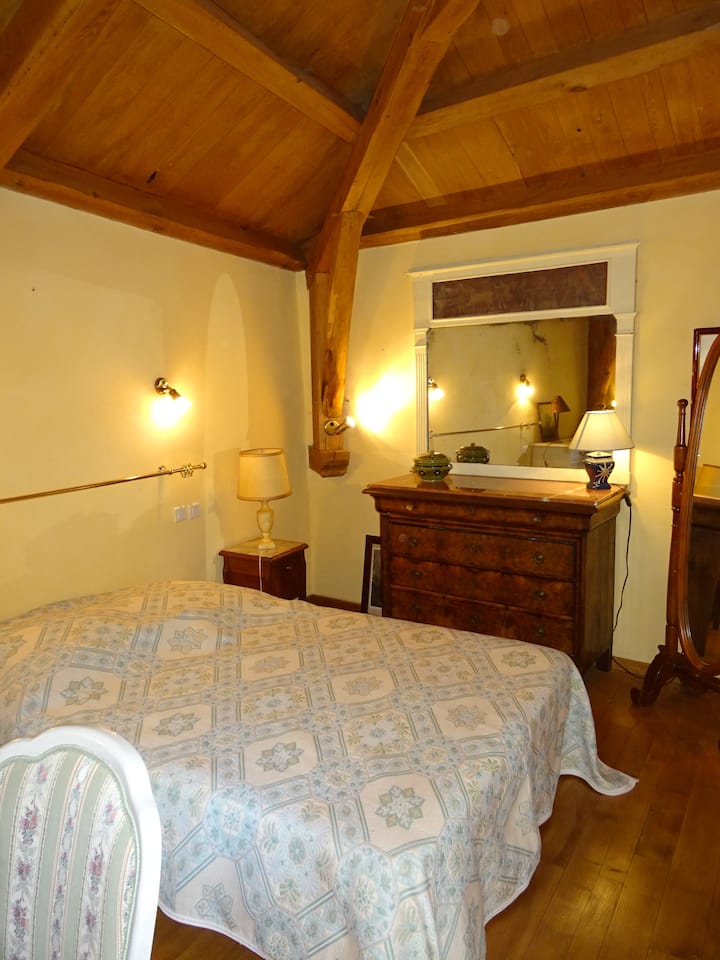 The double mezzanine bedroom  in the "Travrier de France" studio