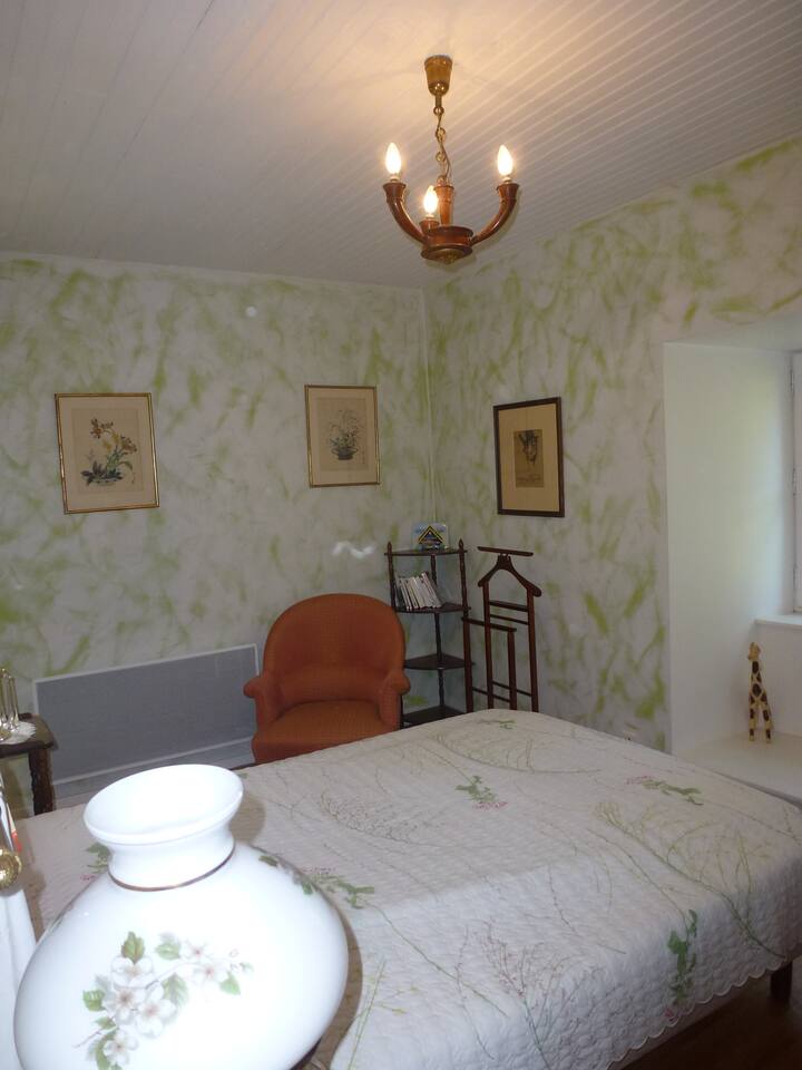 Still upstairs, the Duo room with 2 single beds and its own bathroom. 