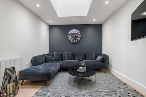 Top Airbnb: Princes Wharf, City Centre Apartment (Sleeps 6) in Newcastle Upon Tyne