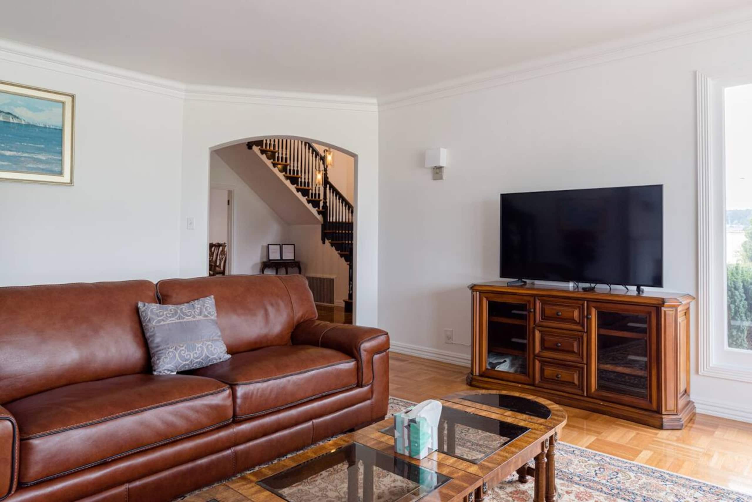 Home in San Francisco · ★4.91 · 3 bedrooms · 4 beds · 2.5 baths - Image 4