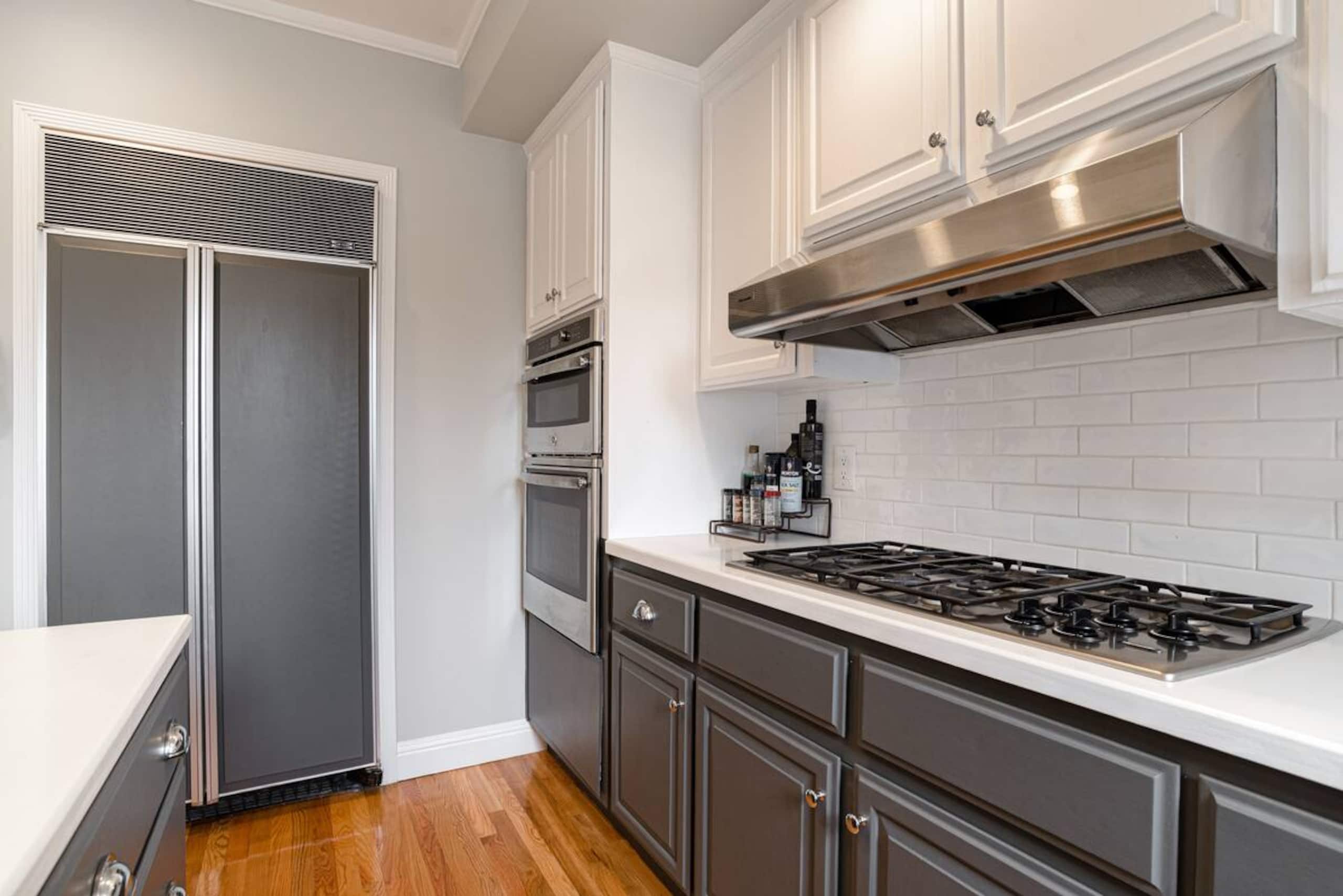 Home in San Francisco · ★4.91 · 3 bedrooms · 4 beds · 2.5 baths - Image 12