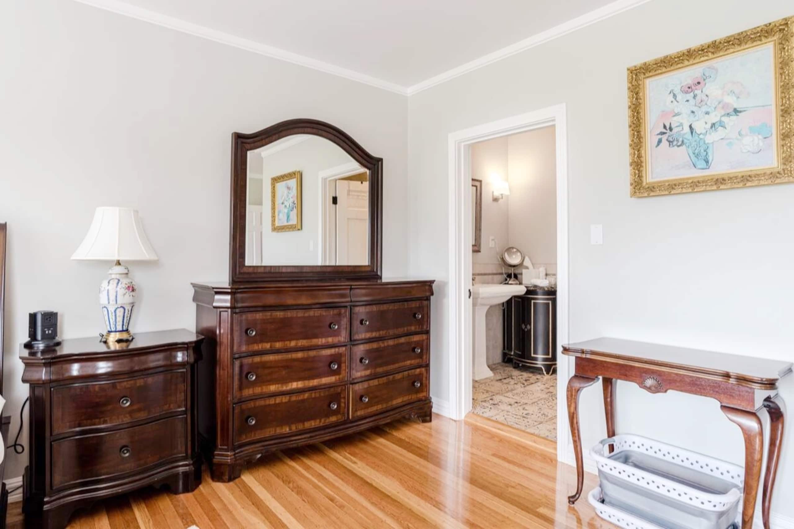 Home in San Francisco · ★4.91 · 3 bedrooms · 4 beds · 2.5 baths - Image 30