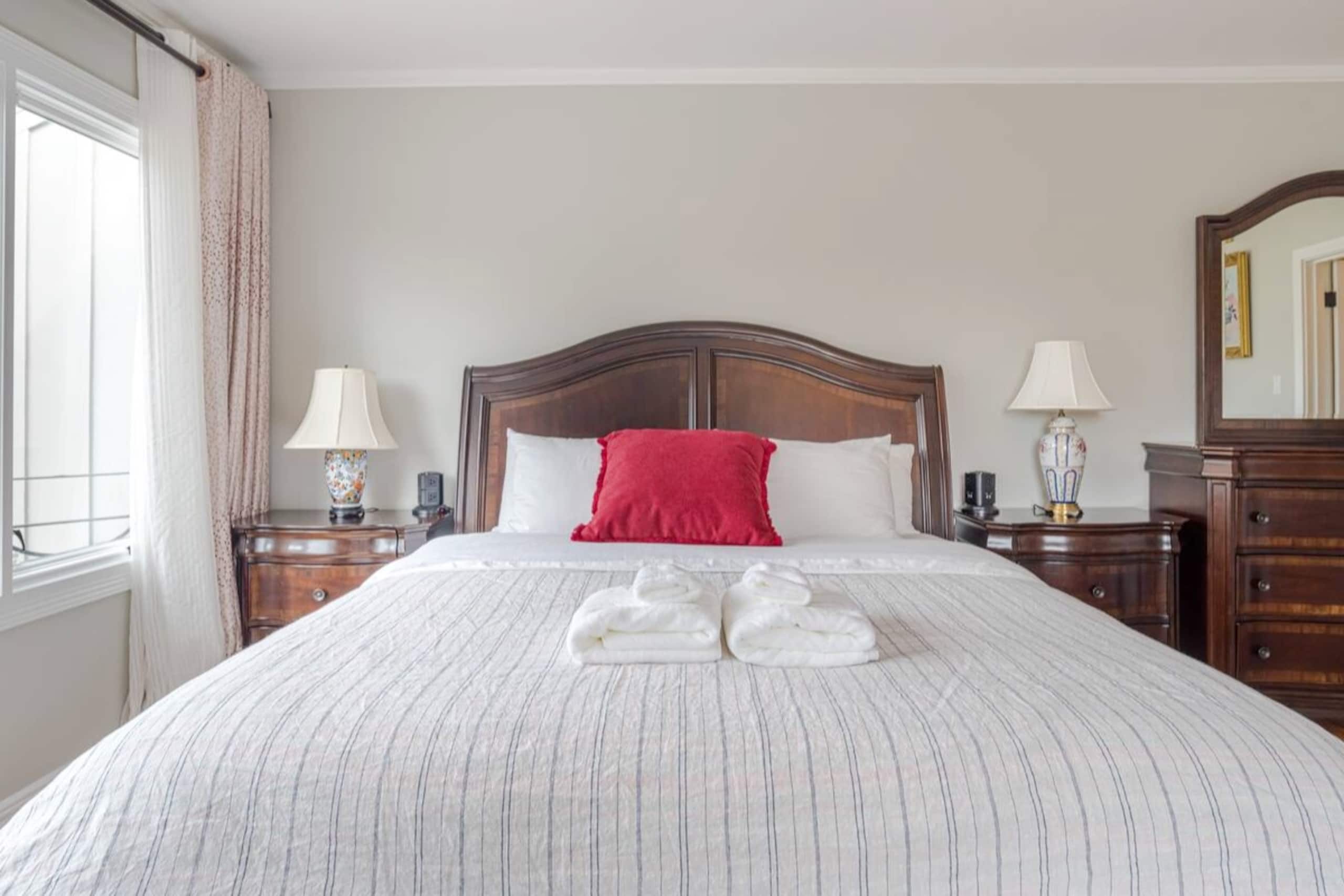 Home in San Francisco · ★4.91 · 3 bedrooms · 4 beds · 2.5 baths - Image 26