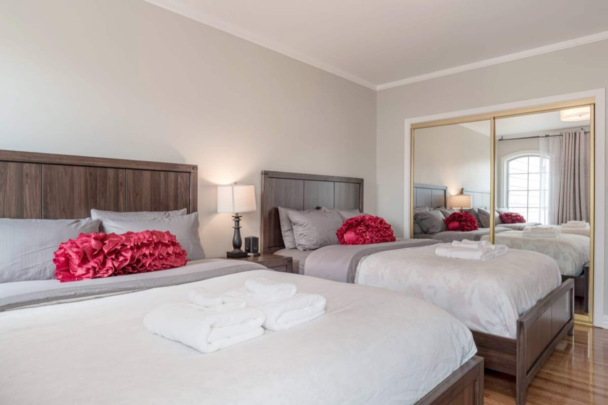 Home in San Francisco · ★4.91 · 3 bedrooms · 4 beds · 2.5 baths - Image 46