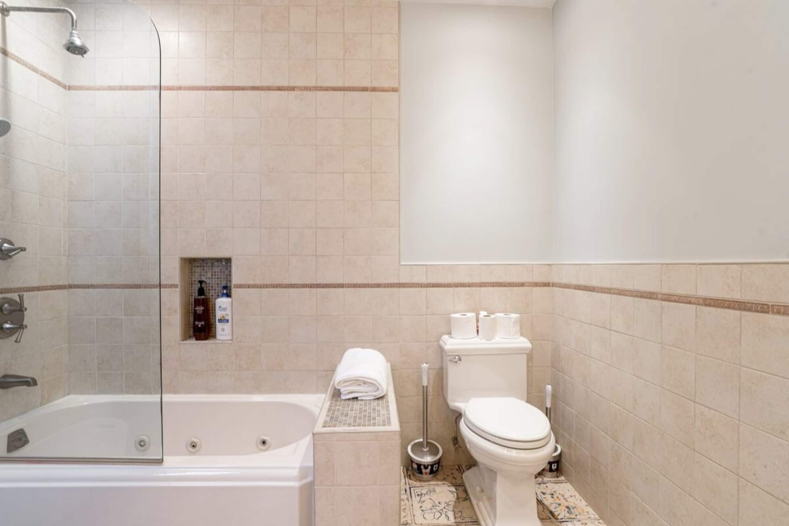 Home in San Francisco · ★4.91 · 3 bedrooms · 4 beds · 2.5 baths - Image 35