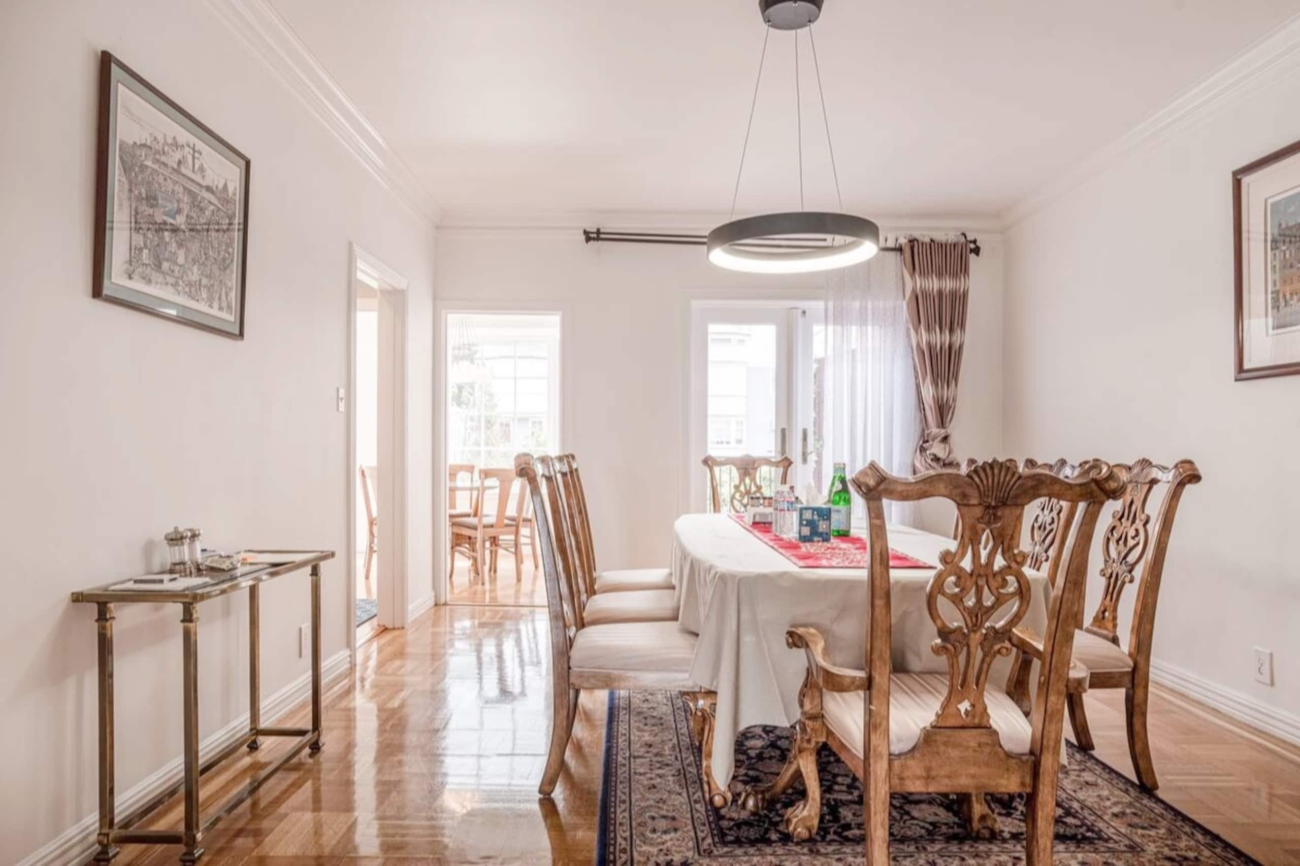 Home in San Francisco · ★4.91 · 3 bedrooms · 4 beds · 2.5 baths - Image 14
