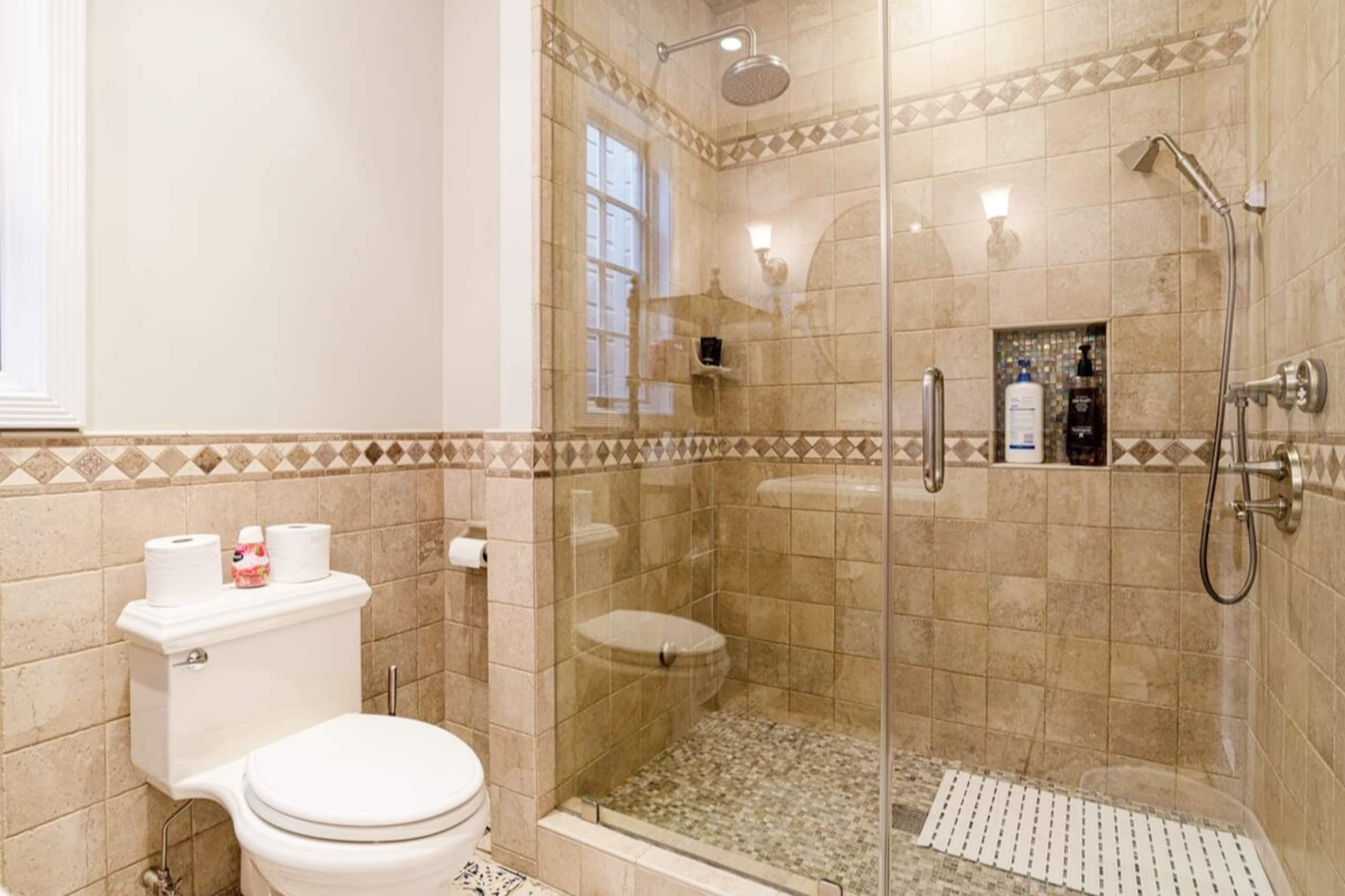 Home in San Francisco · ★4.91 · 3 bedrooms · 4 beds · 2.5 baths - Image 49