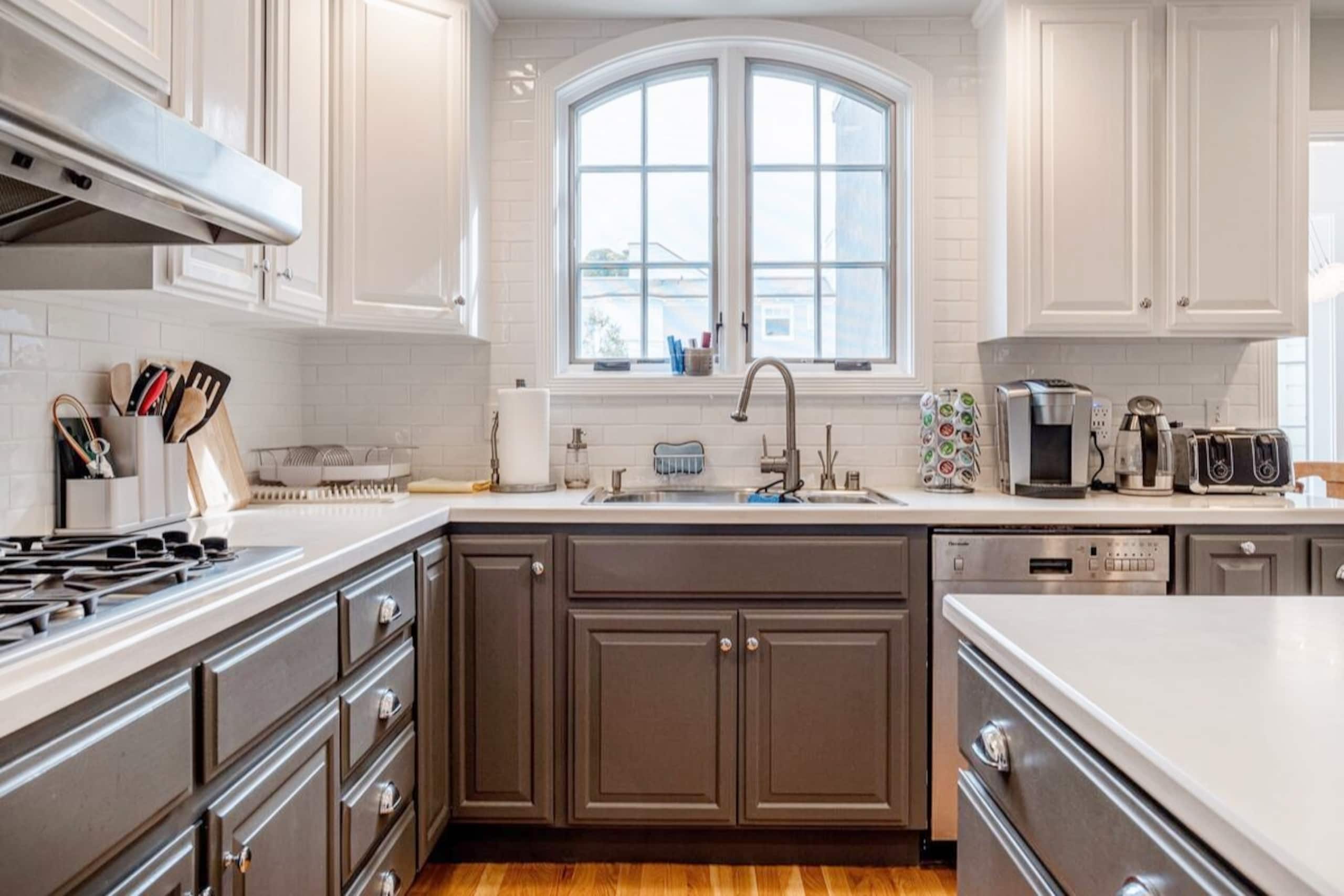 Home in San Francisco · ★4.91 · 3 bedrooms · 4 beds · 2.5 baths - Image 11