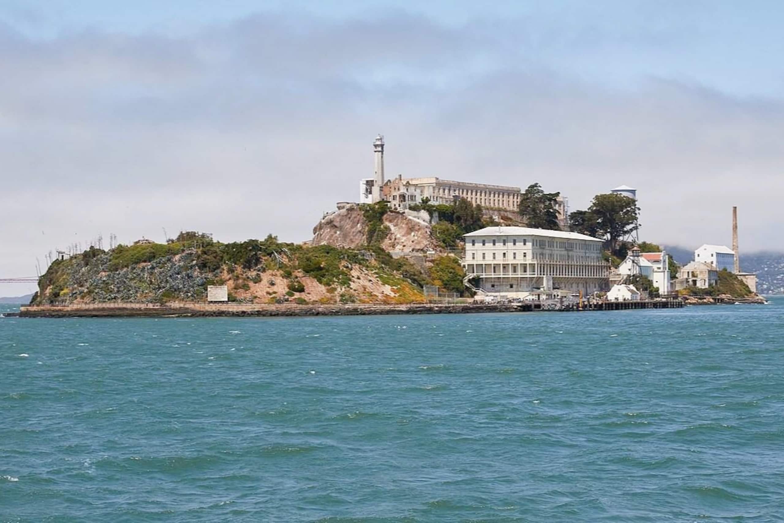 Home in San Francisco · ★4.91 · 3 bedrooms · 4 beds · 2.5 baths - Image 70
