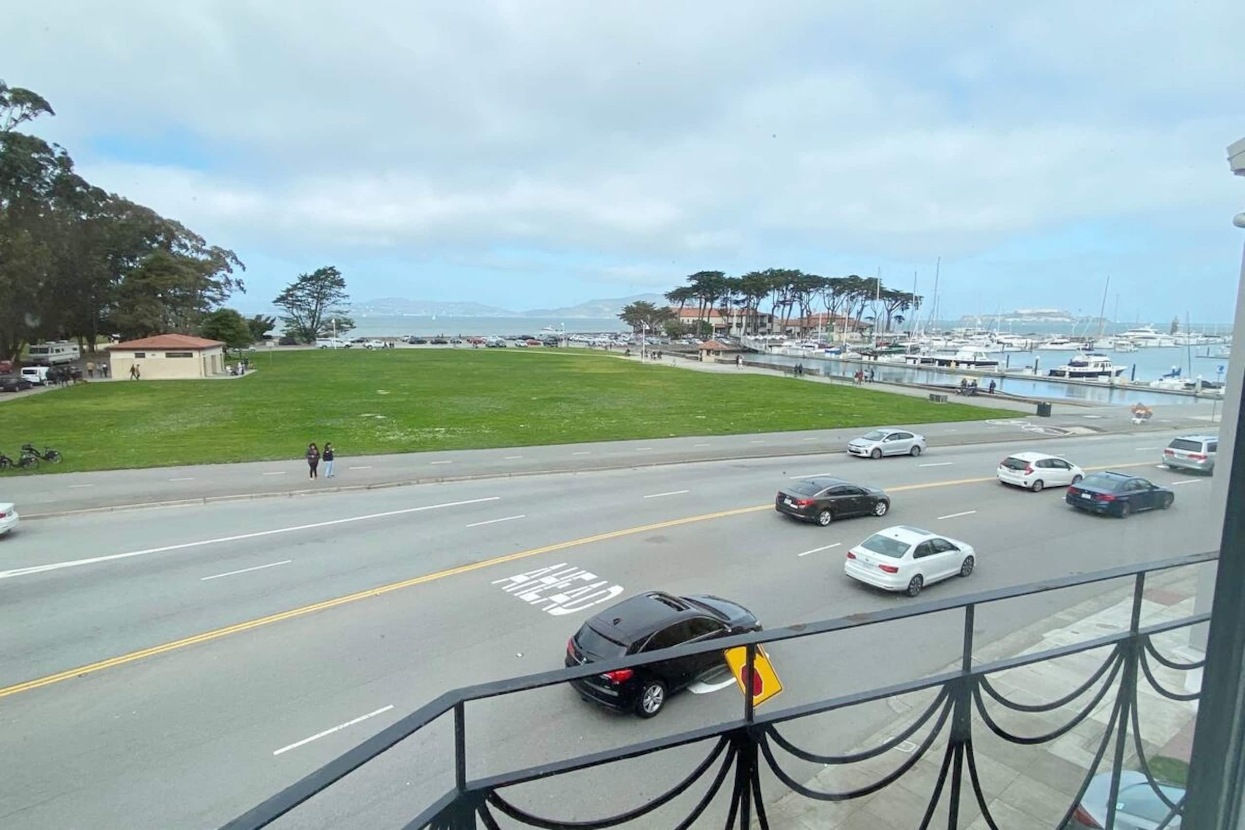 Home in San Francisco · ★4.91 · 3 bedrooms · 4 beds · 2.5 baths - Image 31