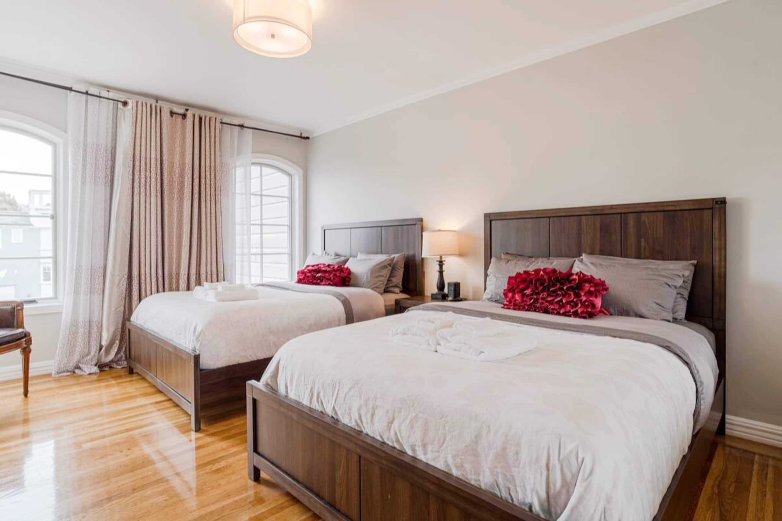 Home in San Francisco · ★4.91 · 3 bedrooms · 4 beds · 2.5 baths - Image 44