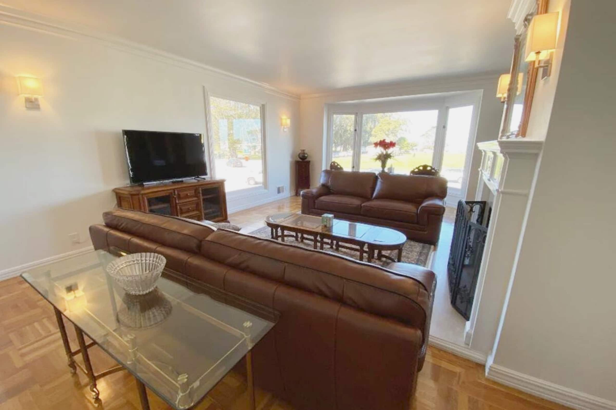 Home in San Francisco · ★4.91 · 3 bedrooms · 4 beds · 2.5 baths - Image 8