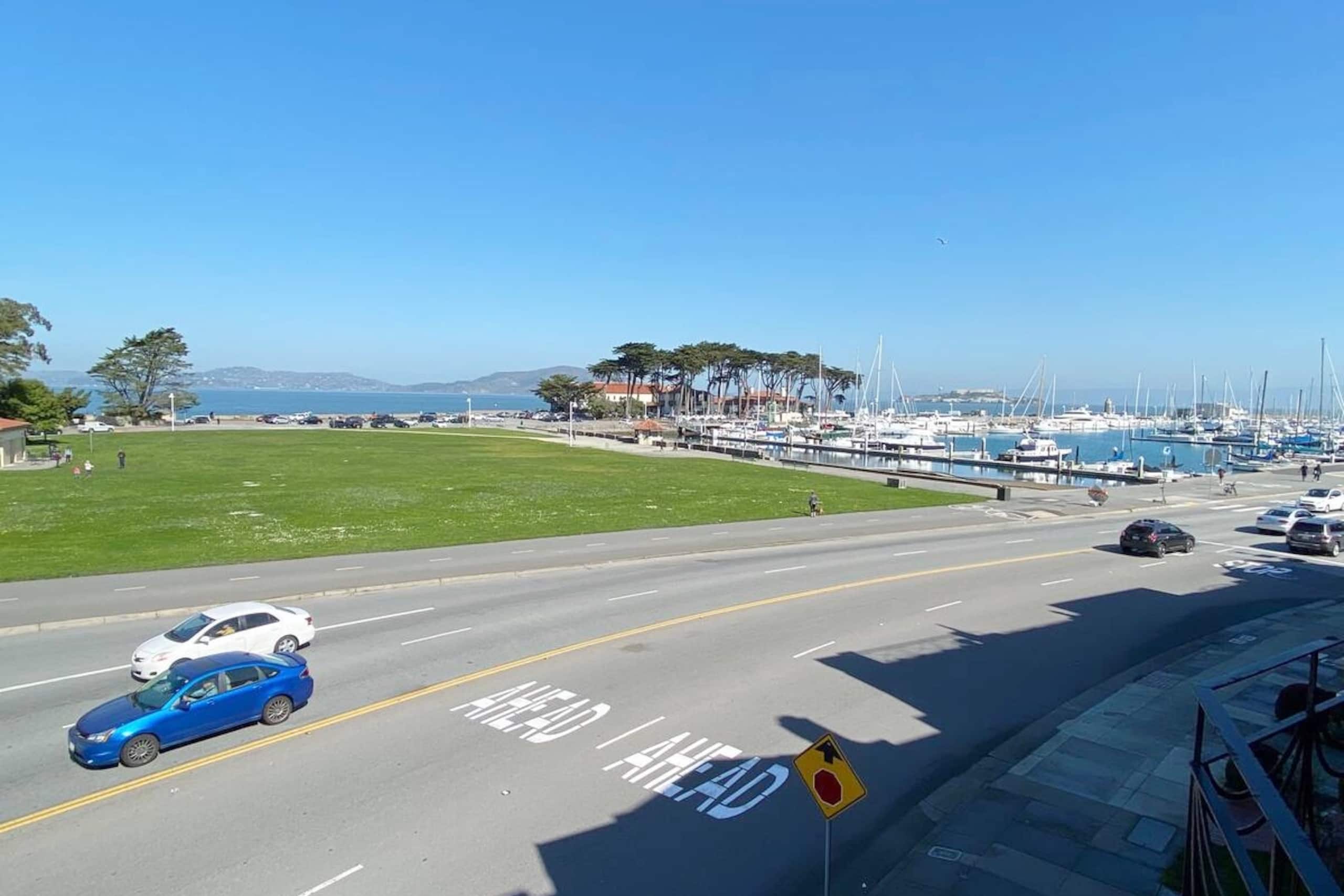 Home in San Francisco · ★4.91 · 3 bedrooms · 4 beds · 2.5 baths - Image 69