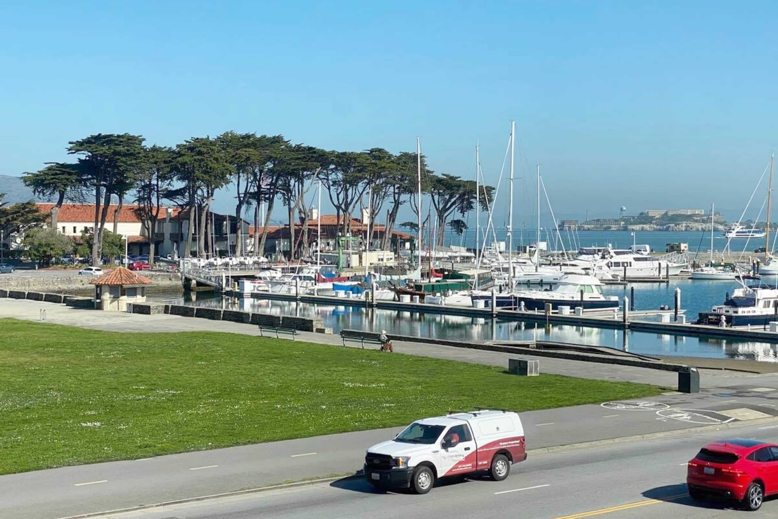 Home in San Francisco · ★4.91 · 3 bedrooms · 4 beds · 2.5 baths - Image 66
