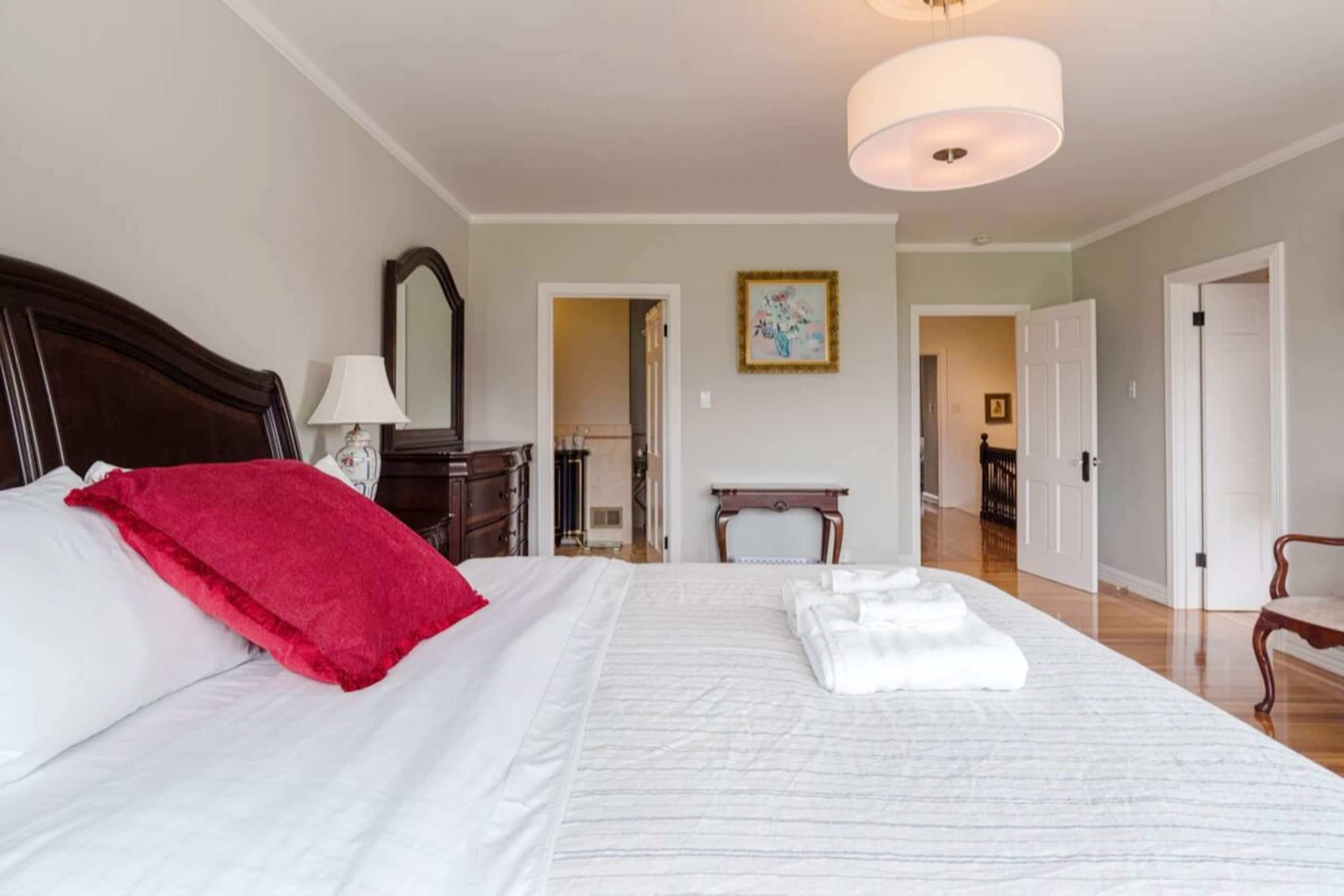 Home in San Francisco · ★4.91 · 3 bedrooms · 4 beds · 2.5 baths - Image 28