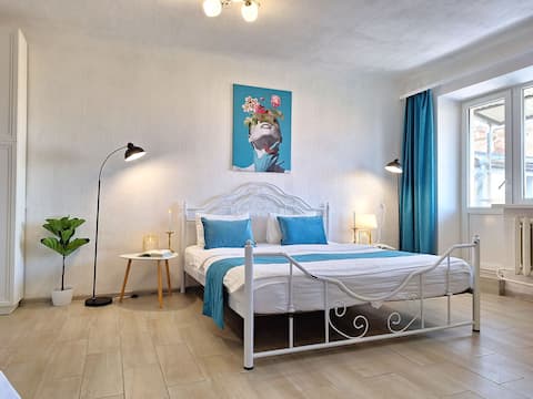 White rotunda.Apartment with a view.AlexApartments