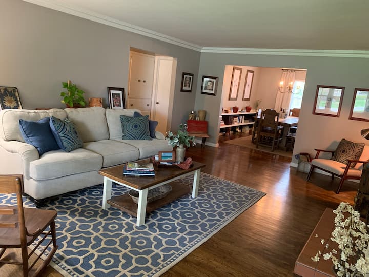 Spacious, Beautiful Home Close To Mercy And Msu - Springfield, MO