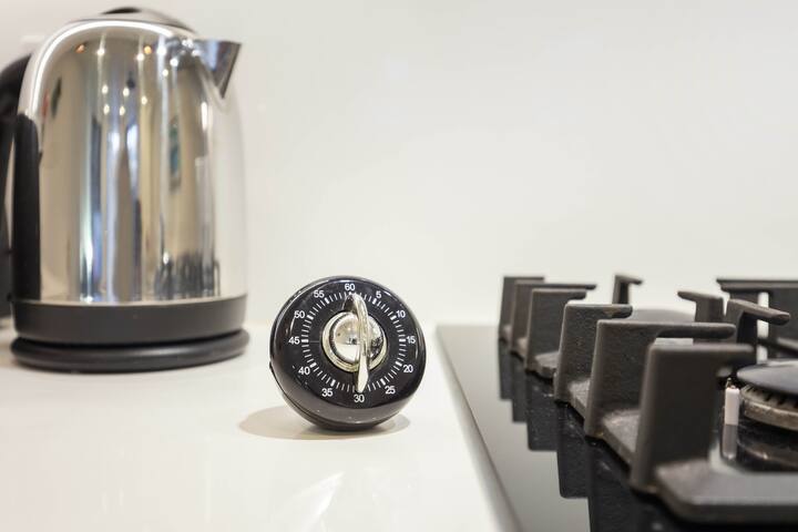 Modern 2 Bed flat with private Terrace -Urban Chic gallery image 4