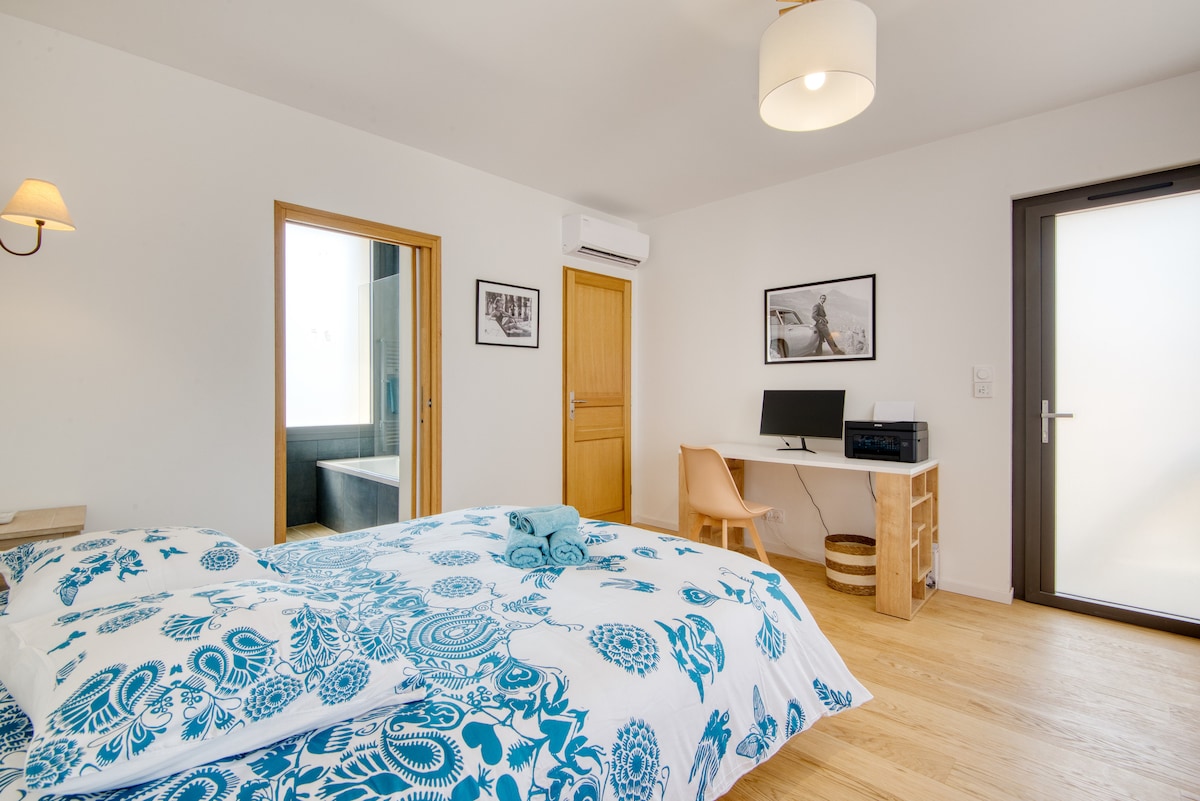 Chumba cha kulala kilicho na ofisi